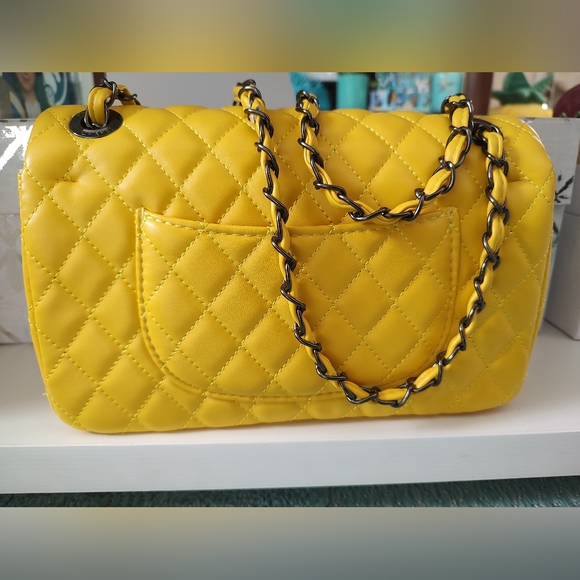 💛 Beautiful Double Flap Bag! - Picture 2 of 8